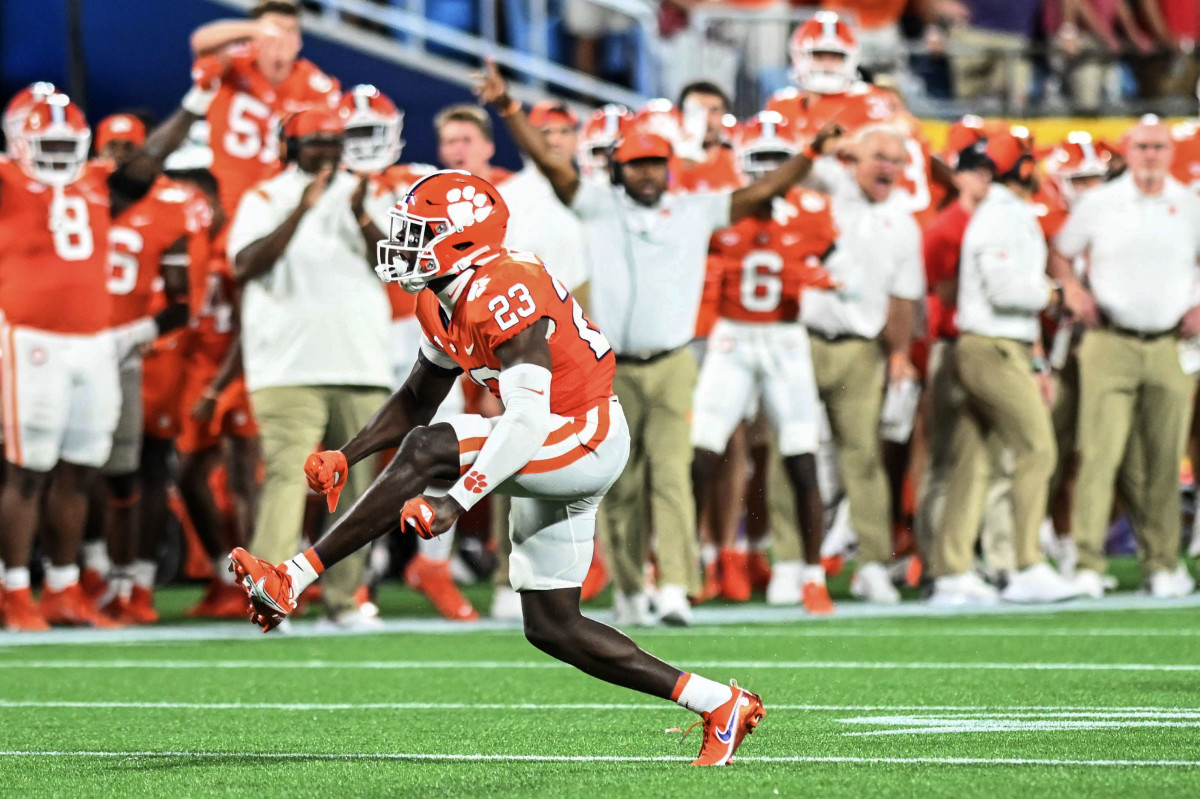 An excellent athlete, Andrew Booth Jr. is a possible top-five selection come April. 